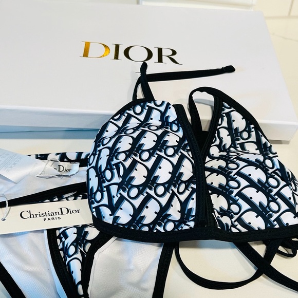 Meet your Posher, Yvette - Picture 2 of 16